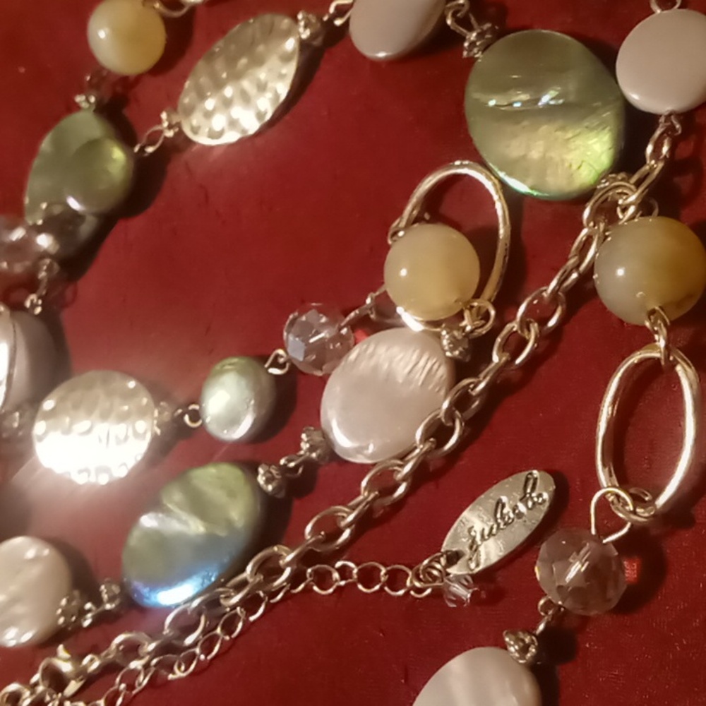 Jules & co. Mother of pearl and gold tone long necklace nwot 34 +3 long